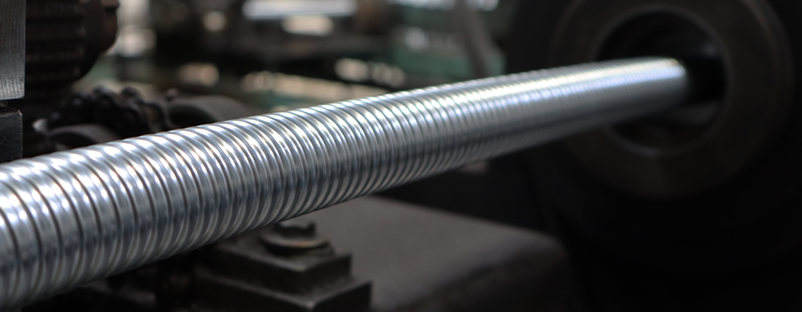 Camiones y estructuras metálicas